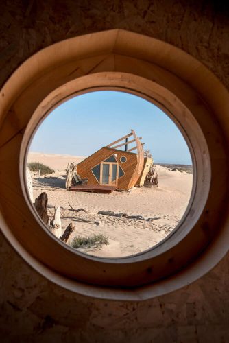 2Shipwreck-Lodge-Cabin-through-the-porthole