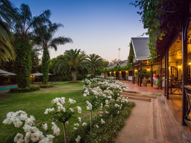 Hlangana Lodge gardens