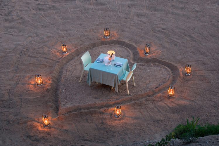 South-Africa-Ngala-Tented-Camp-sand-river-dining-lantern_2